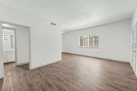740 W Spring Valley Rd #120, Richardson, TX 75080