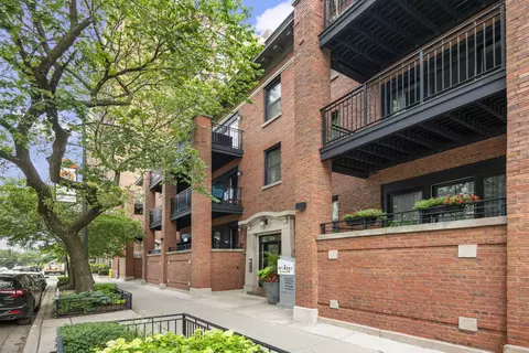 425 W Belmont Ave #212B, Chicago, IL 60657