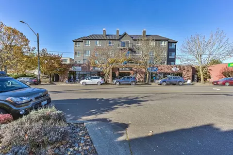 6525 California Ave SW #106, Seattle, WA 98136