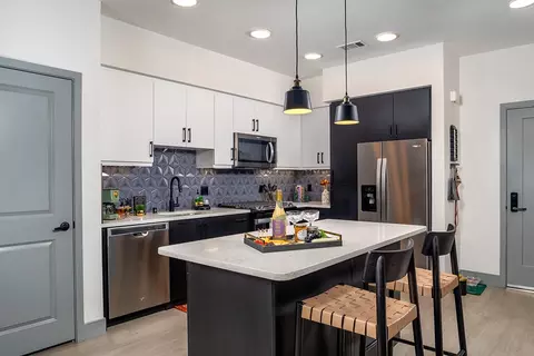 6709 Independence Ave #100, Los Angeles, CA 91303