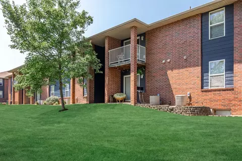 2828 S Nettleton Ave #203, Springfield, MO 65807
