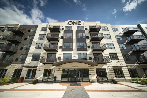 375 W Dundee Rd #447, Wheeling, IL 60090