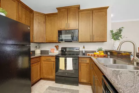6001 Medici Ct #202, Sarasota, FL 34243