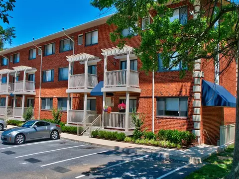 9 Parkway #53B-205, Greenbelt, MD 20770