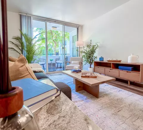 6750 Whitsett Ave #327, Valley Glen, CA 91606