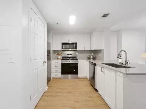 1320 N Veitch St #1411, Arlington, VA 22201