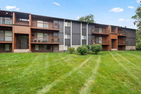10910 Independence Ln #B913, Belleville, MI 48111