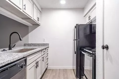 1110 El Camino Village Dr #30-111, Houston, TX 77058