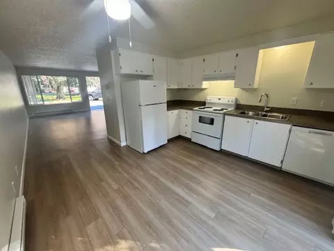 19725 River Rd #42, Gladstone, OR 97027