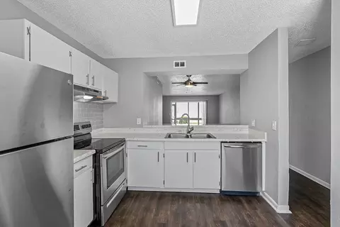 606 Park Ave #800-801, Orange Park, FL 32073