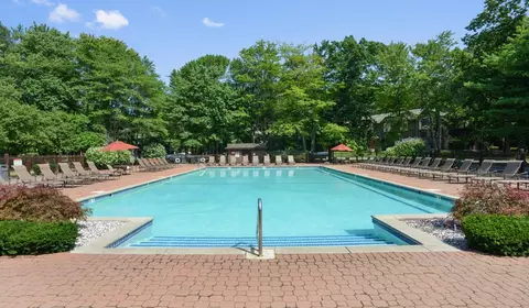 50 Royal Crest Dr #28-002, North Andover, MA 01845