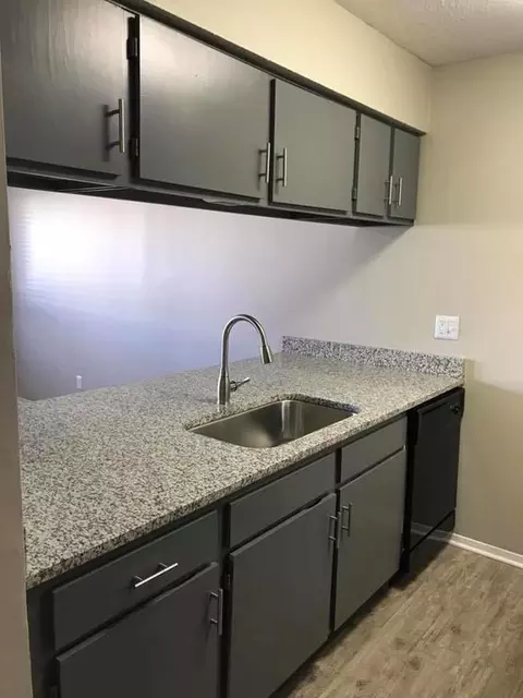8418 N Overland Ct #8424, Kansas City, MO 64154