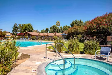 2800 Braden Ave #182, Modesto, CA 95356