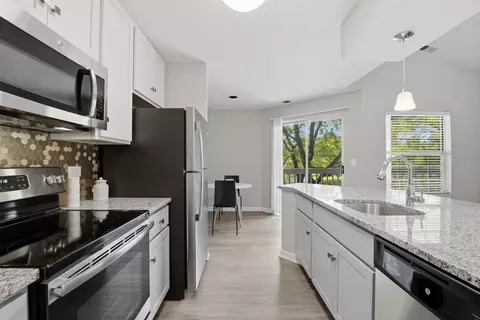 29533 N Waukegan Rd #4-101, Lake Bluff, IL 60044