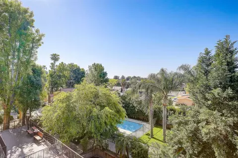 15736 Vanowen St #206, Van Nuys, CA 91406