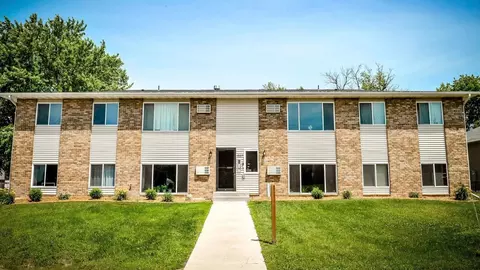 957 7th Ave SW #04, Forest Lake, MN 55025
