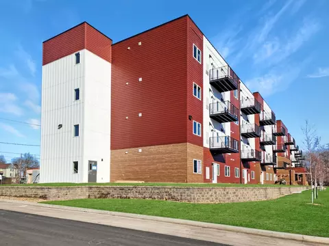 100 4th St SW #100-103, Mason City, IA 50401