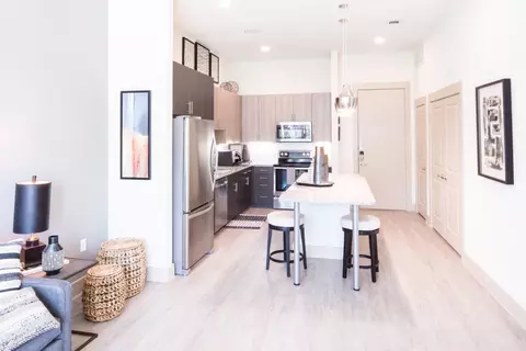 901 N Zang Blvd #213, Dallas, TX 75208
