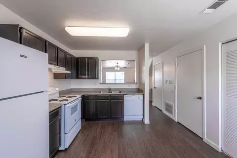 7500 Emmett F Lowry Expy #8-806, Texas City, TX 77591