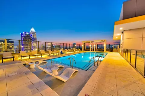 512 N College St #418, Charlotte, NC 28202
