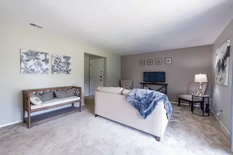 302 Village Dr #01812, Mishawaka, IN 46545