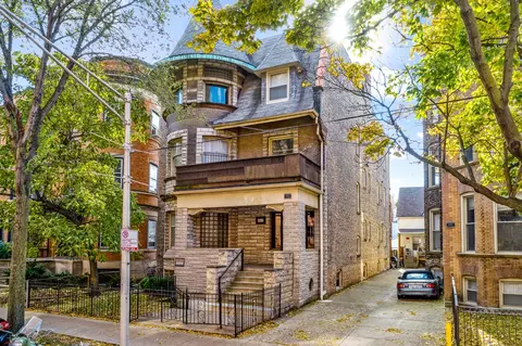 847 W Wellington Ave #847-1, Chicago, IL 60657