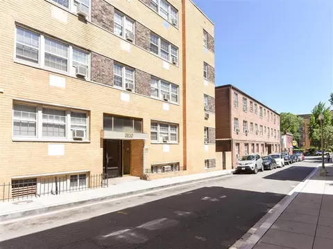 3520 Center St NW #207, Washington, DC 20010