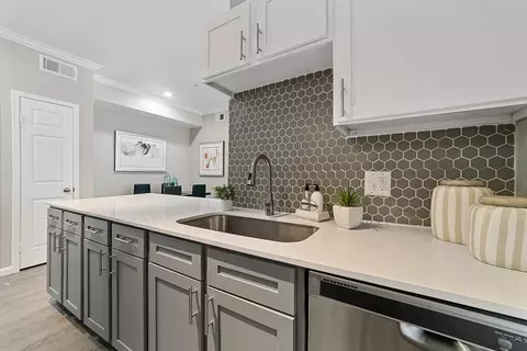 9637 Forest Ln #528, Dallas, TX 75243