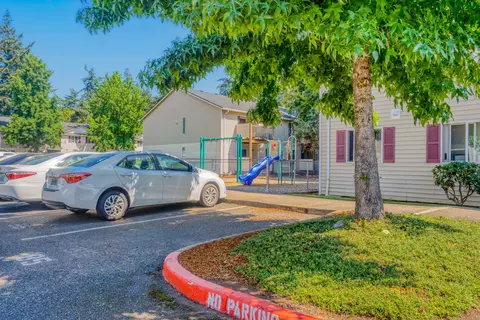 235 SE 165th Ave #117, Portland, OR 97233