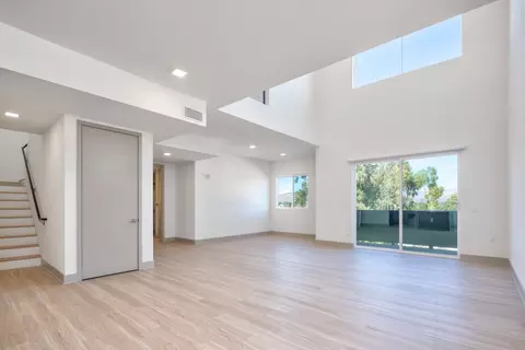 6800 Variel Ave #302, Canoga Park, CA 91303