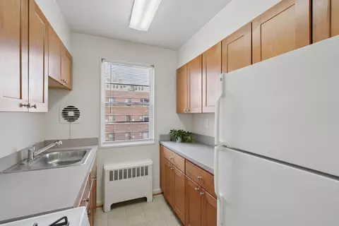 4887 Battery Ln #7721, Bethesda, MD 20814