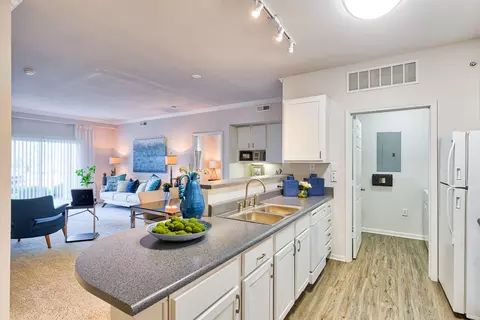 4631 S Eastland Center Dr #0611, Independence, MO 64055