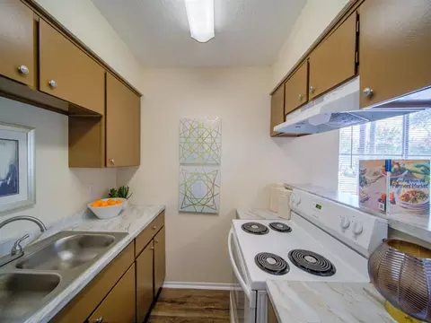 7963 Villa Cliff Dr #4-101, Dallas, TX 75228