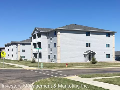13151325 35th Avenue Se 13101320 34th Ave SE #1325-105, Minot, ND 58701