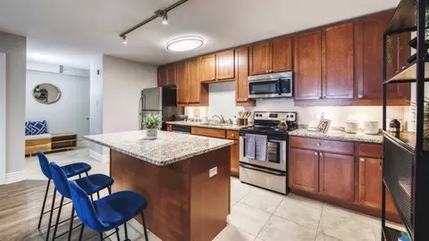 595 S Des Plaines River Rd #702, Des Plaines, IL 60016