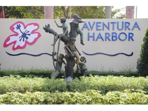 19455 NE 10th Ave #0509, North Miami Beach, FL 33179