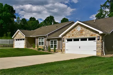 487 Redwood Dr #381G, Cuyahoga Falls, OH 44223