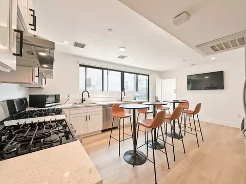 1471 W 37th St, Los Angeles, CA 90018