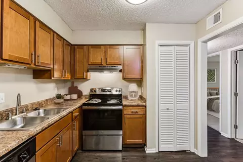 2190 Memorial Dr #160, Clarksville, TN 37043