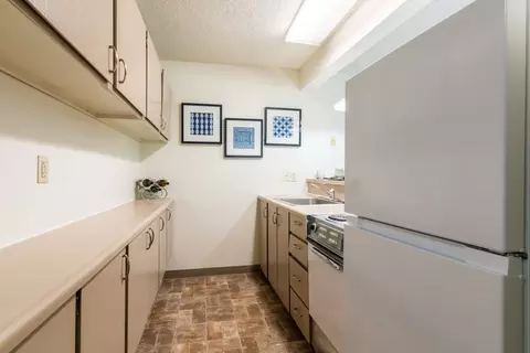 6565 Foxridge Dr #2009, Mission, KS 66202