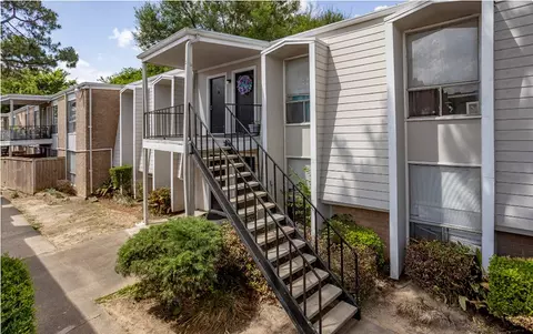 2800 W T C Jester Blvd #24, Houston, TX 77018