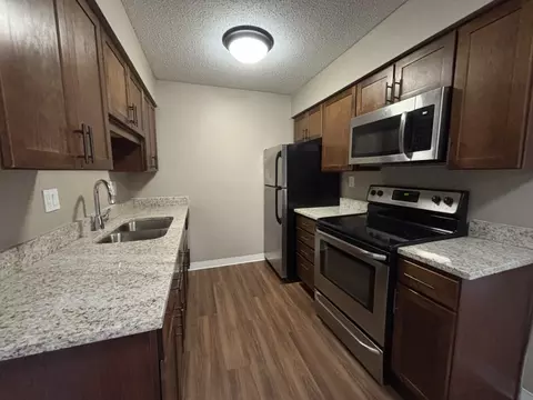 135 Nathan Ln N #S219, Plymouth, MN 55441