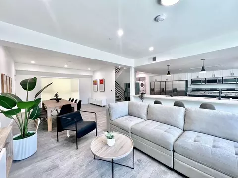 1439 W 37th Dr, Los Angeles, CA 90018