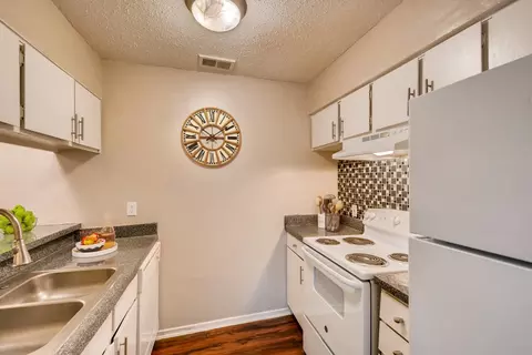 2727 W Walnut Hill Ln #228, Irving, TX 75038