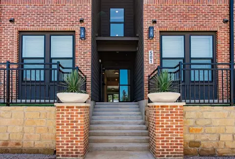 501 N Ewing Ave #1-102, Dallas, TX 75203