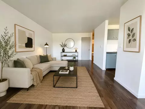 2233 NE 46th St #206, Seattle, WA 98105