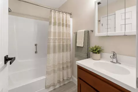 1022 Maple Crst #1050A4, Three Rivers, MI 49093