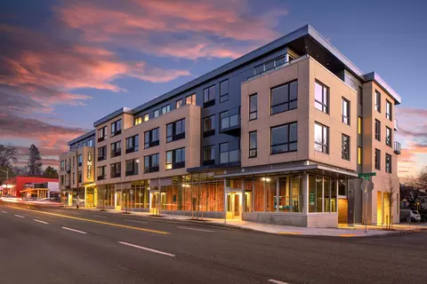 2390 SE Hawthorne Blvd #209, Portland, OR 97214