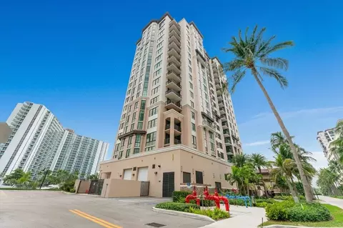 200 Kings Point Dr #208, Sunny Isles Beach, FL 33160