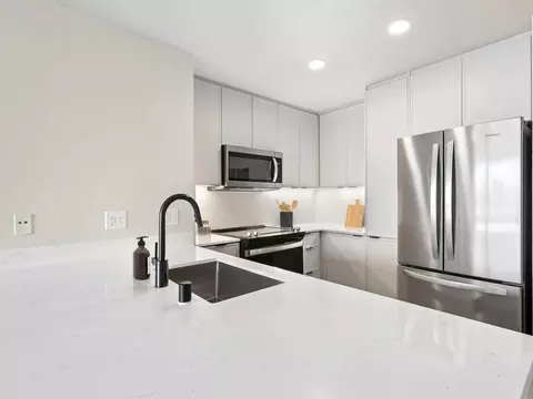 255 King St #00P-438, San Francisco, CA 94107